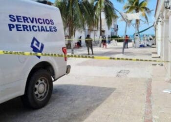 Encuentran cuerpo de hombre con 'tiro de gracia' en una playa de Xpuha