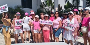 Gente de Playa del Carmen sale a las calles a defender al INE; se opone al plan B del presidente