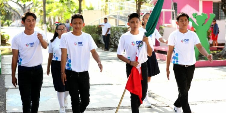 Impulsa DIF Solidaridad civismo en estudiantes del programa 10-17
