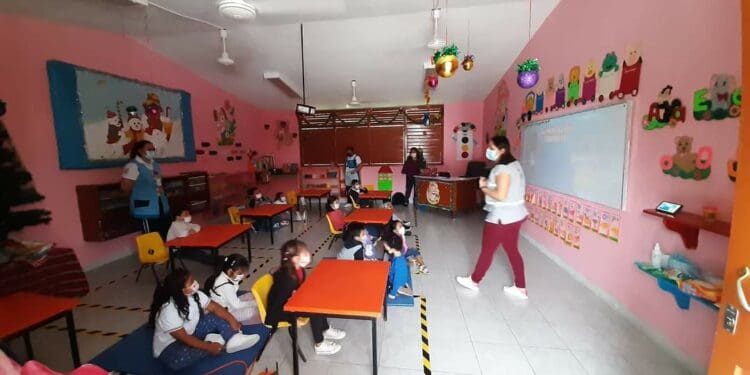 Lluvias no han causado graves afectaciones en las escuelas de Playa del Carmen