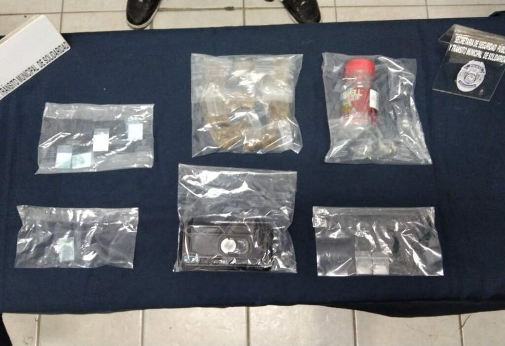 Narcocasero amenazaba a su inquilina con no hacer fiestas, lo detienen por agresivo y traía droga