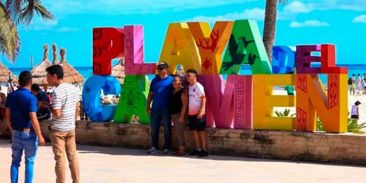 Pequeños hoteles de Playa del Carmen, al 90% por carnaval; llegan más familias que spring breakers