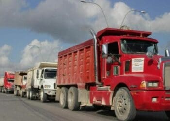 Sindicatos de volqueteros se pelean por obras en Playa del Carmen