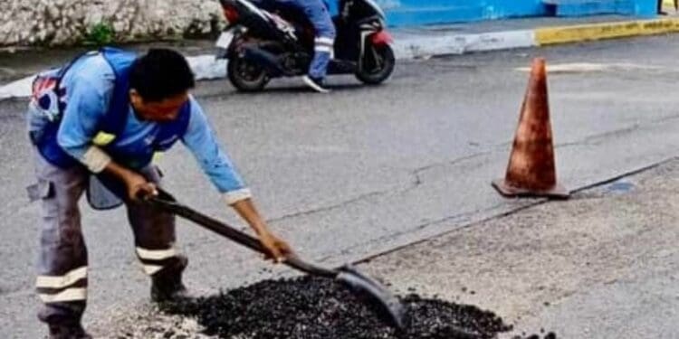 Tras las lluvias se intensificaron labores de bacheo en Playa del Carmen