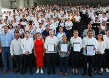 Promueve Lili Campos apoyos para trabajadores y sus familias