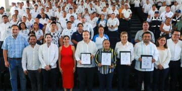 Promueve Lili Campos apoyos para trabajadores y sus familias