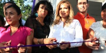 Lili Campos inauguró el Quinto Punto Violeta en apoyo contra la violencia hacia las mujeres