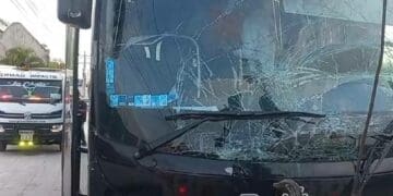 Deja cuantiosos daños materiales carambola en el bulevar Playa del Carmen