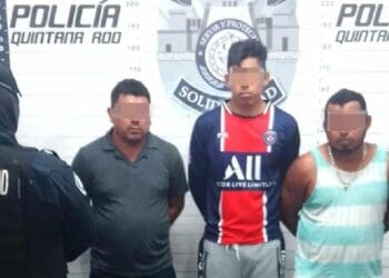Detienen a tres sujetos con un arma de fuego y cartuchos útiles, en Playa del Carmen