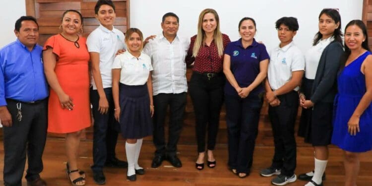 Estudiantes de bachillerato en Puerto Aventuras tendrán plantel digno