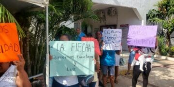 Exigen vecinos de comunidades rurales de Solidaridad servicio eléctrico y pavimentación de vialidades 