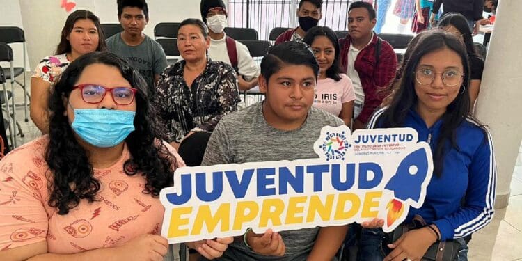 Foro de Emprendimiento Juvenil en Puerto Aventuras