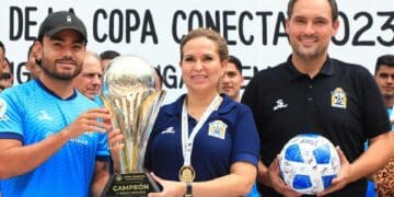 Lili Campos invita a tomarte la foto con la “Copa Conecta”