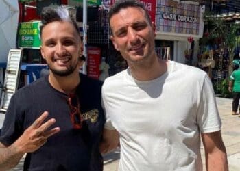 Lionel Scaloni, técnico campeón del mundo vacaciona en Playa del Carmen