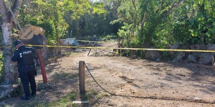 Muere velador al incendiarse palapa en Punta Venado