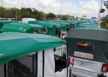 Por presuntos abusos, protestan mototaxistas ante Imoveqroo en Playa del Carmen