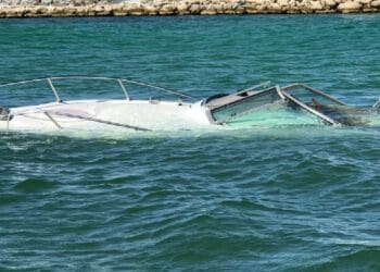 Se hunde yate en marina de Puerto Aventuras