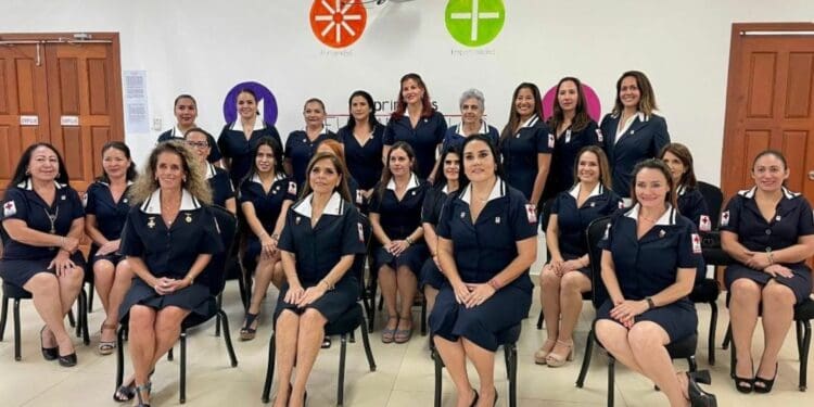 Toma protesta Verónica Lezama a damas voluntarias de Cruz Roja Playa del Carmen