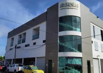 Trabajadores del INE planean ampararse contra plan B de AMLO