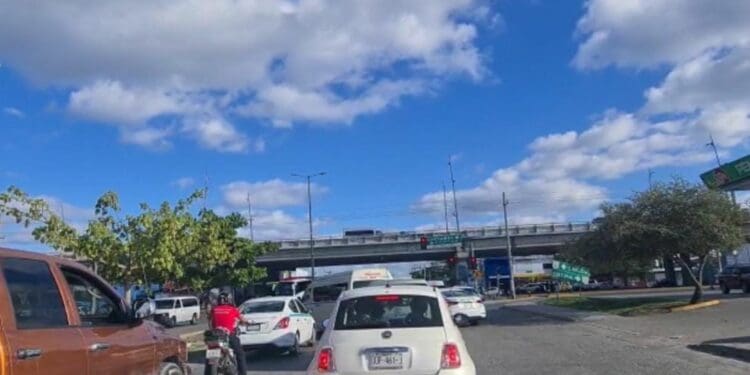 Autoridades buscan agilizar el tráfico en la carretera federal con 28 de julio