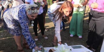 Develan placas por víctimas de feminicidio