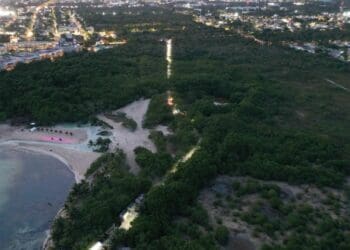 Gobierno municipal iluminó camino a Punta Esmeralda