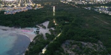 Gobierno municipal iluminó camino a Punta Esmeralda