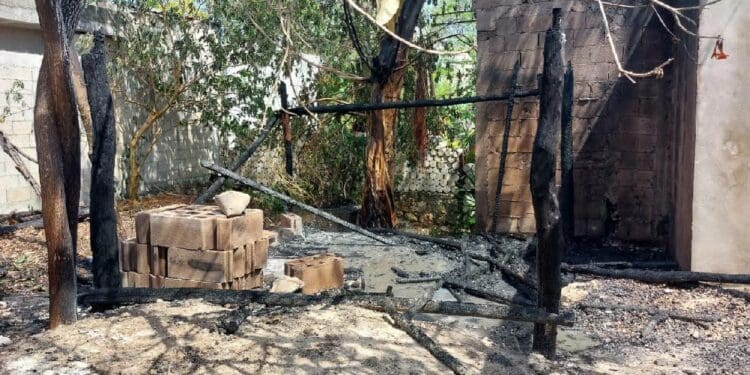 Incendian vivienda abandonada en el fraccionamiento InHouse de Playa del Carmen