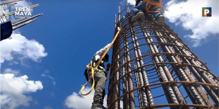 Obras del Tren Maya están subiendo los precios del acero y el cemento en Riviera Maya