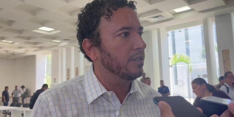 Se busca aumentar rutas en zona de universidades: Adrián Pérez Vera