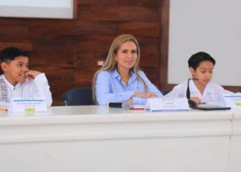 Toma protesta y sesiona Cabildo Infantil de Solidaridad