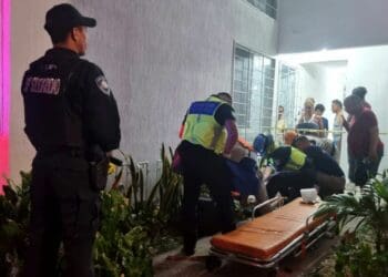 Cae niña de cuarto piso en Playa del Carmen, estaba con su novio de 17 años