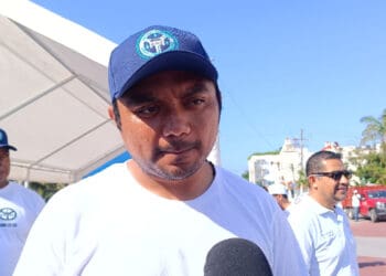 Dirigente de taxistas en Playa del Carmen dice no temerle a Uber