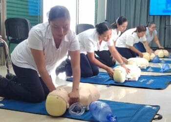 Gobierno capacita al personal de salud en reanimación cardiopulmonar
