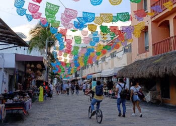 Gozan buena racha vendedores de la Quinta Avenida de Playa del Carmen