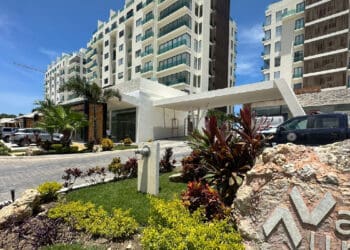 Muere mujer tras caer de un noveno piso en Playa del Carmen; se presume suicidio