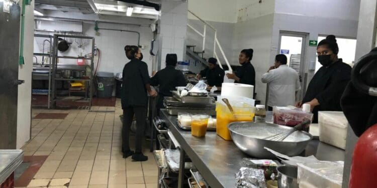 Pese a múltiples ferias de empleo, no se cubren vacantes en Playa del Carmen
