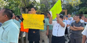 Protestan trabajadores del hotel The Fives por un pago justo del reparto de utilidades