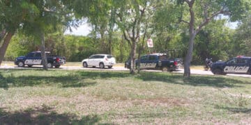 Persecución y balacera en la carretera Playa del Carmen-Puerto Morelos 