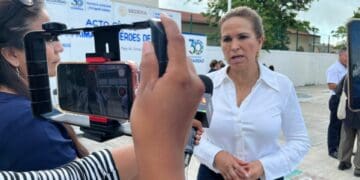 Ciudadanos, sector educativo y gobierno trabajaremos juntos para lograr entornos familiares sanos: Lili Campos