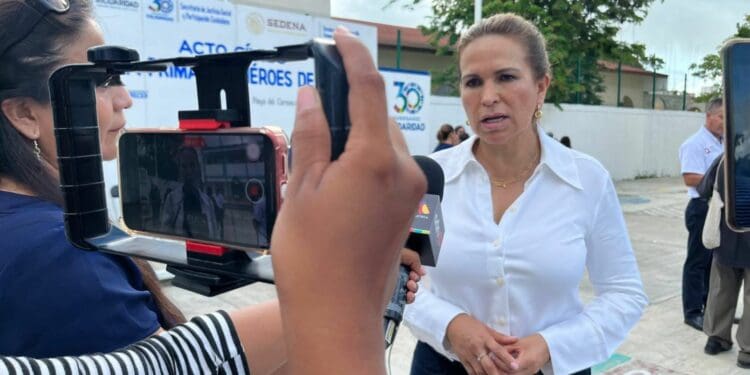 Ciudadanos, sector educativo y gobierno trabajaremos juntos para lograr entornos familiares sanos: Lili Campos