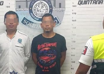 Detienen a dos presuntos taxistas, luego de una riña con un pasajero, en Playa del Carmen