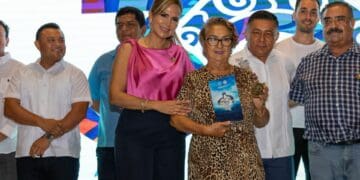 Lili Campos reconoce legado de fundadores