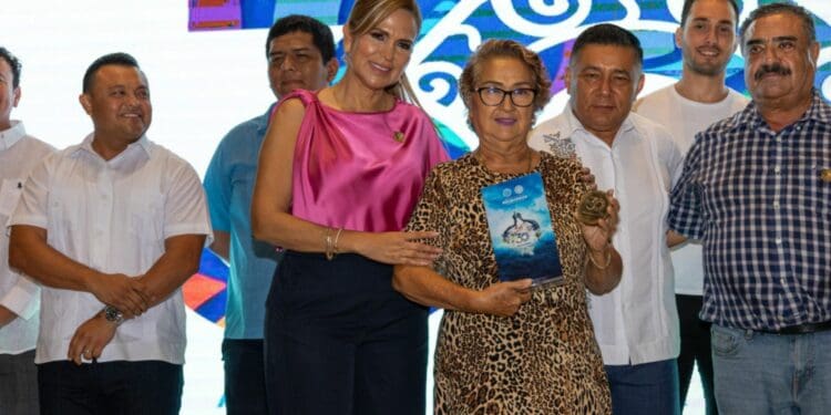 Lili Campos reconoce legado de fundadores