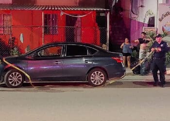 Balean fachada de una vivienda en Villas del Sol de Playa del Carmen