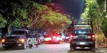 Balean una camioneta en el fraccionamiento Mundo Hábitat de Playa del Carmen