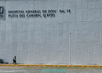 Camillero del IMSS detenido afirma ser la víctima, en video