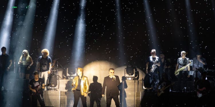 Cautivan Mijares y Emmanuel a miles durante el 30 aniversario de Solidaridad