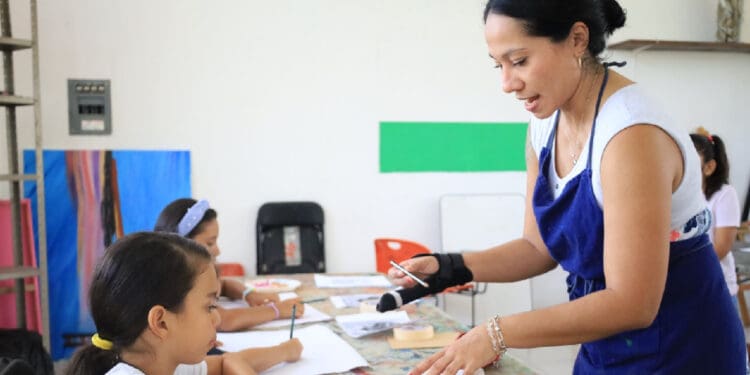 Emite gobierno convocatoria para docentes creativos