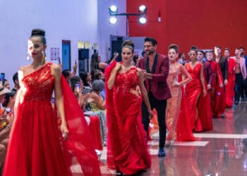 Exitosa pasarela de alta costura en Playa del Carmen